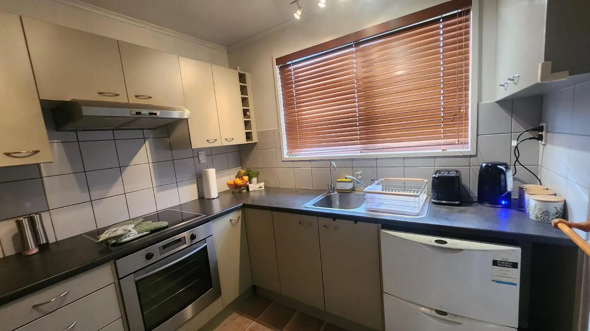 Home With Spa, Sauna, Garden In Prime Location Rotorua