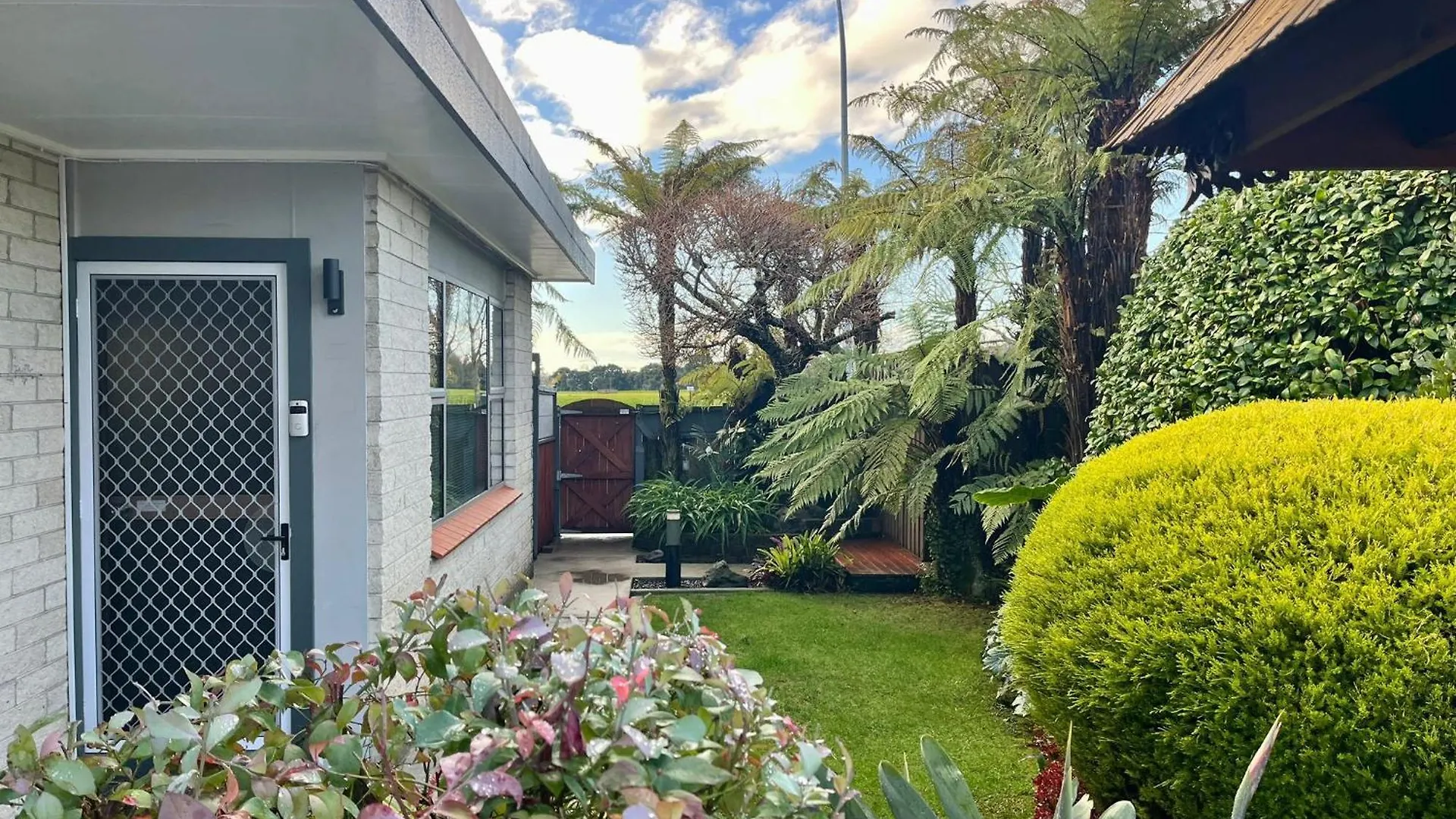 Home With Spa, Sauna, Garden In Prime Location Rotorua