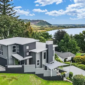 Holiday home Serenity Lakeview Retreat, Rotorua